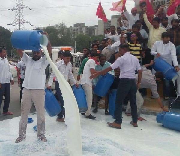 Lakhs of people throng ghats across India to celebrate Chhath