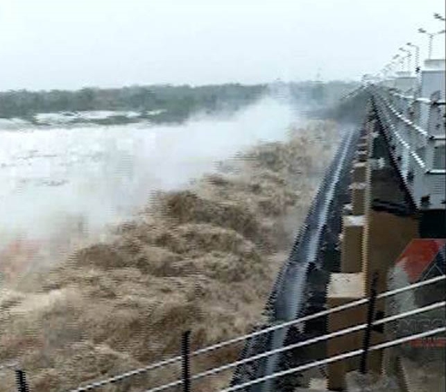 Lakhs of people throng ghats across India to celebrate Chhath